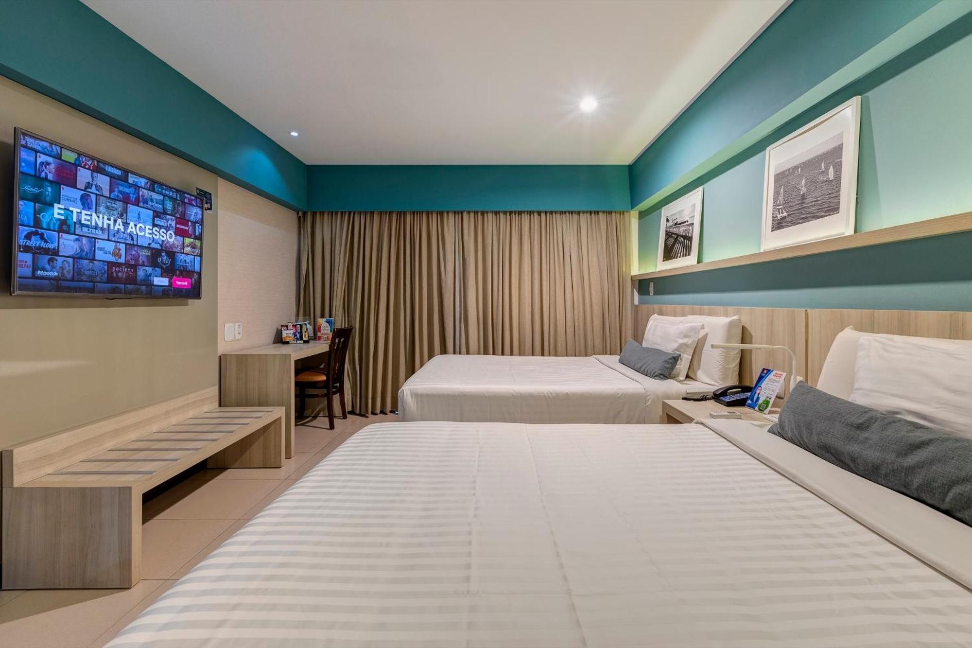 Quarto Quádruplo (Vista Lateral para o Mar)
